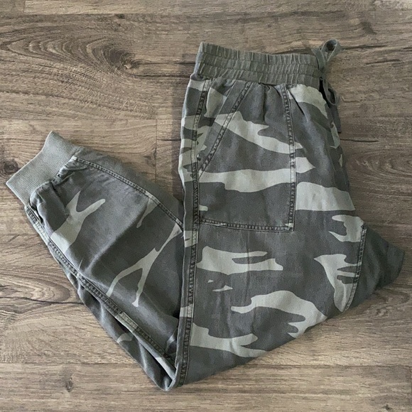 Splendid Camouflage Joggers - Picture 8 of 9